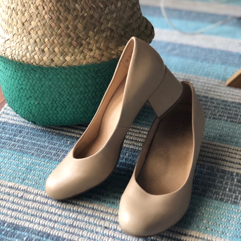 Nude block heel pump